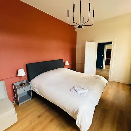 Apartment De Groupe A La Ferme De Verdun, 1h30 De Paris *